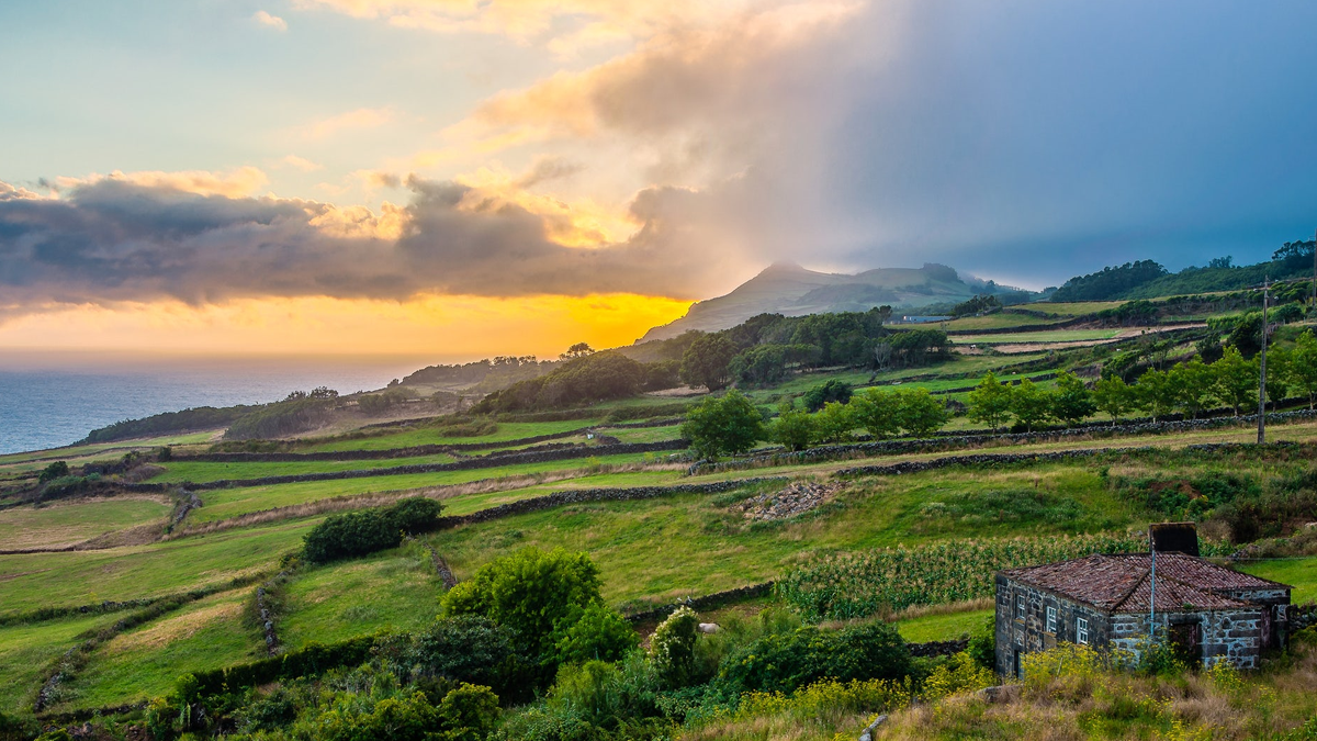 Paisagem da ilha de São Jorge, Explore São Jorge - foto: itinari